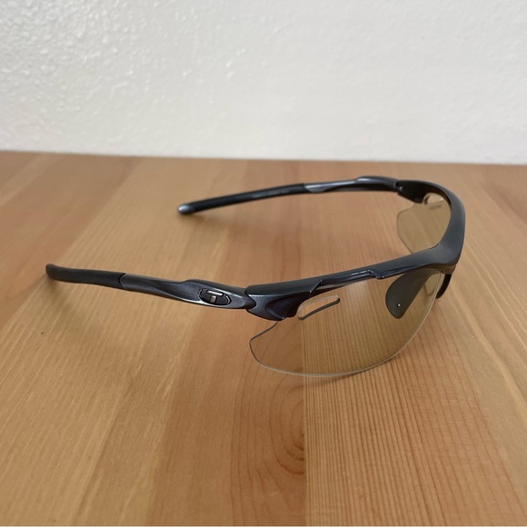 Tifosi Optics Tyrant 2.0 Multi-Sport Gunmetal Fototec Sunglasses with Case - Picture 4 of 9